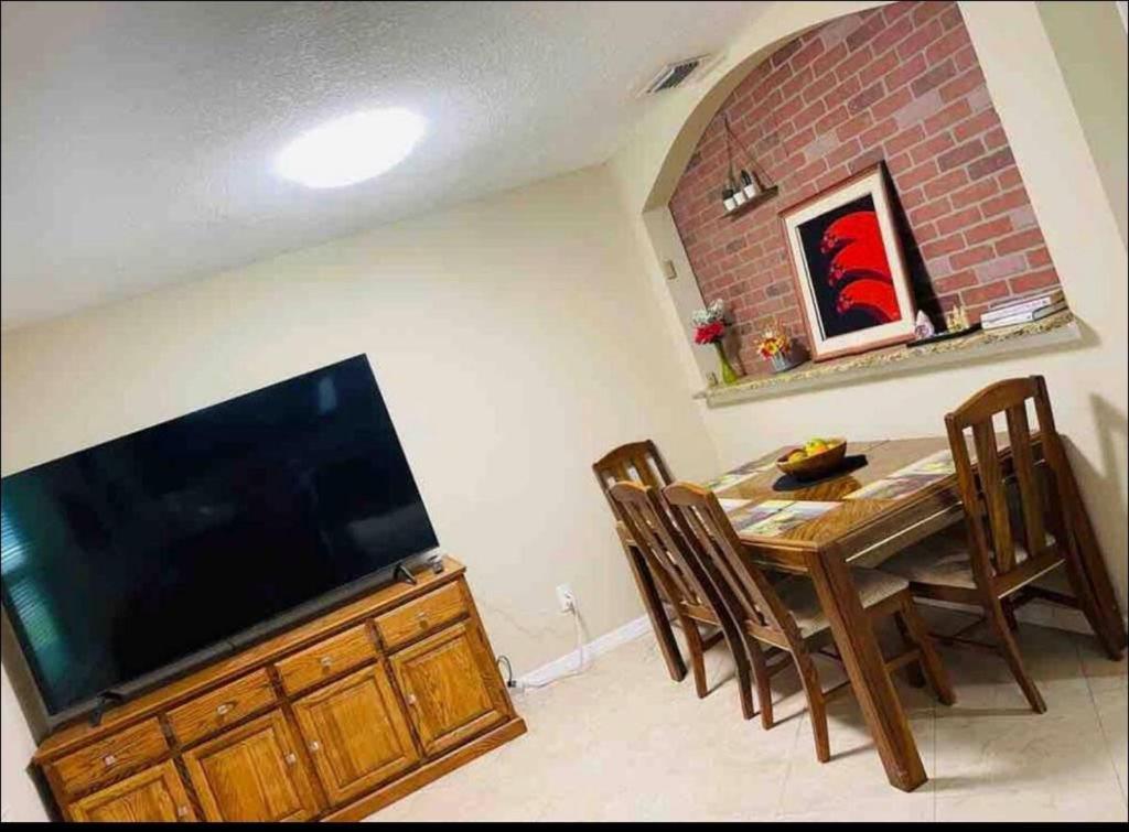 Tutul House Apartment Tampa Exterior photo